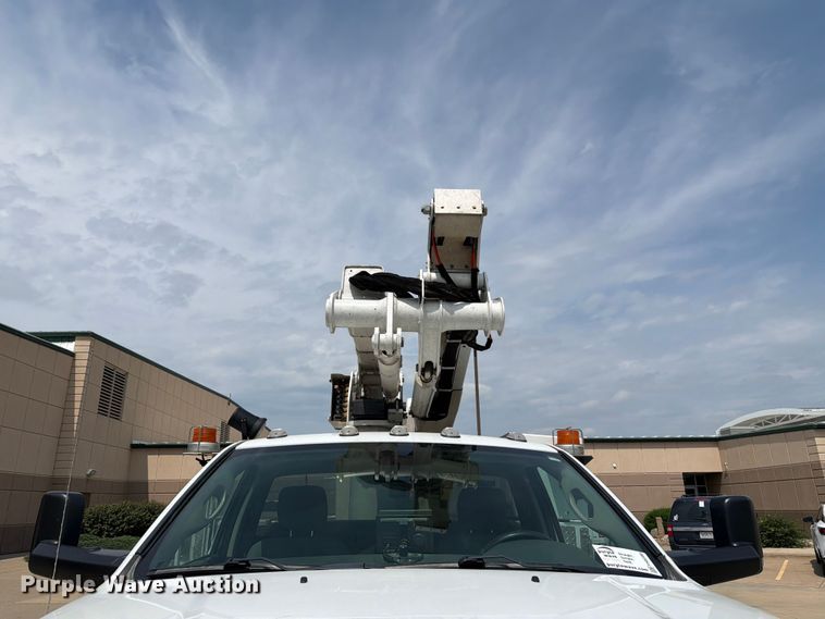image for item FH6289 2017 RAM 5500HD bucket truck
