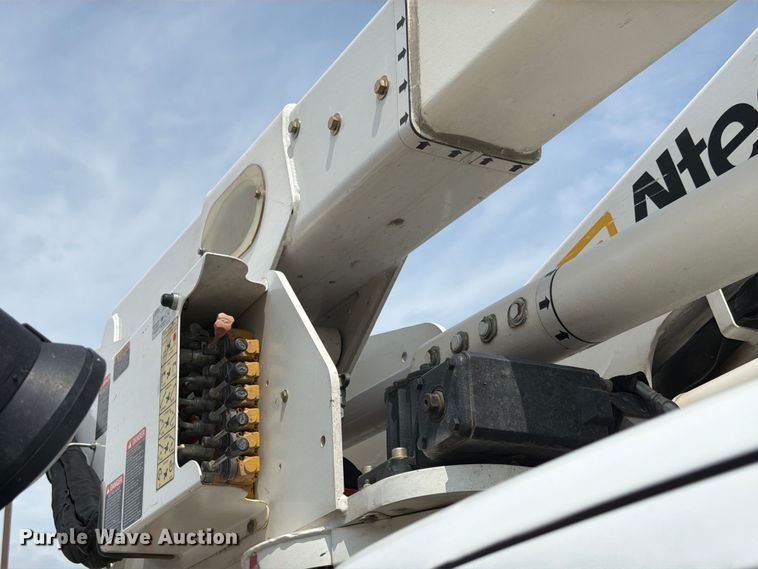 image for item FH6289 2017 RAM 5500HD bucket truck