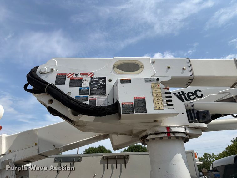 image for item FH6289 2017 RAM 5500HD bucket truck