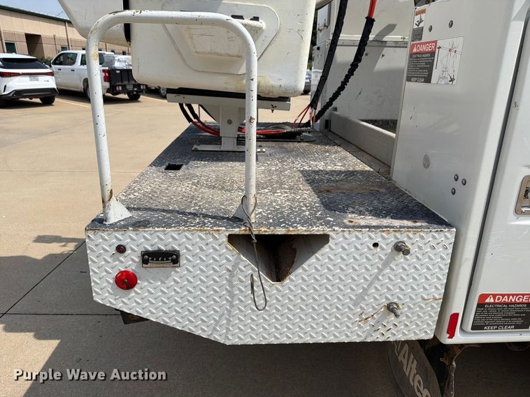 image for item FH6289 2017 RAM 5500HD bucket truck