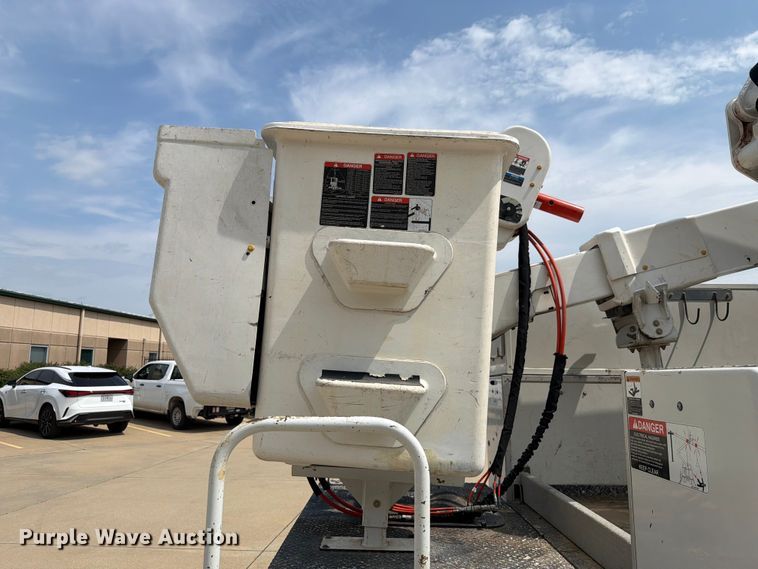 image for item FH6289 2017 RAM 5500HD bucket truck