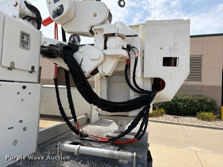 image for item FH6289 2017 RAM 5500HD bucket truck