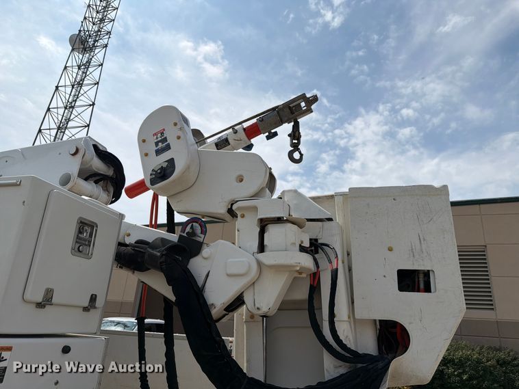 image for item FH6289 2017 RAM 5500HD bucket truck