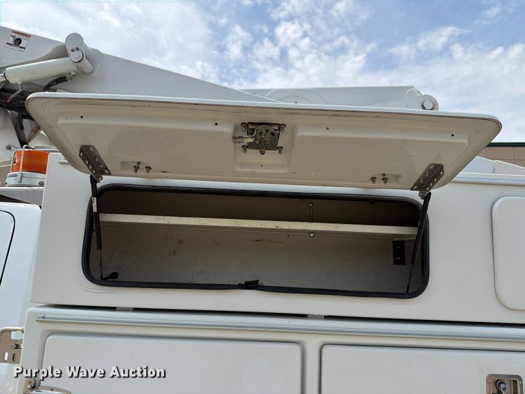 image for item FH6289 2017 RAM 5500HD bucket truck