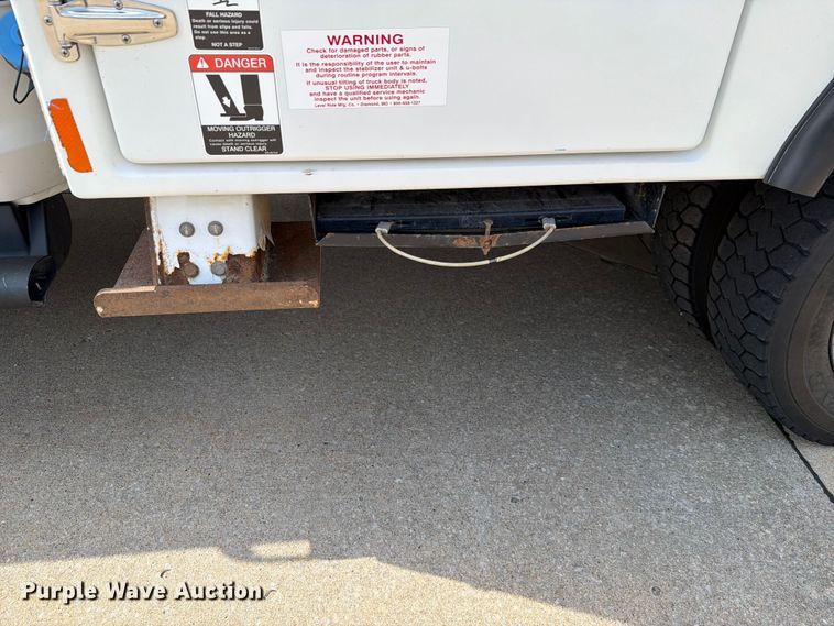 image for item FH6289 2017 RAM 5500HD bucket truck