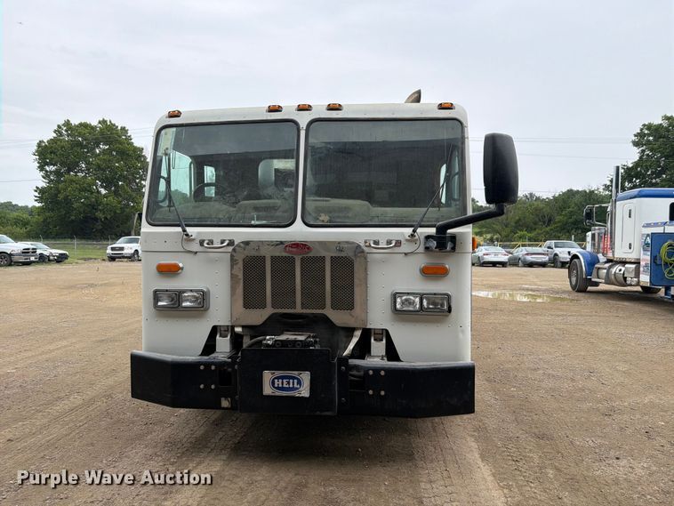 image for item FH6344 2014 Peterbilt 320 refuse truck