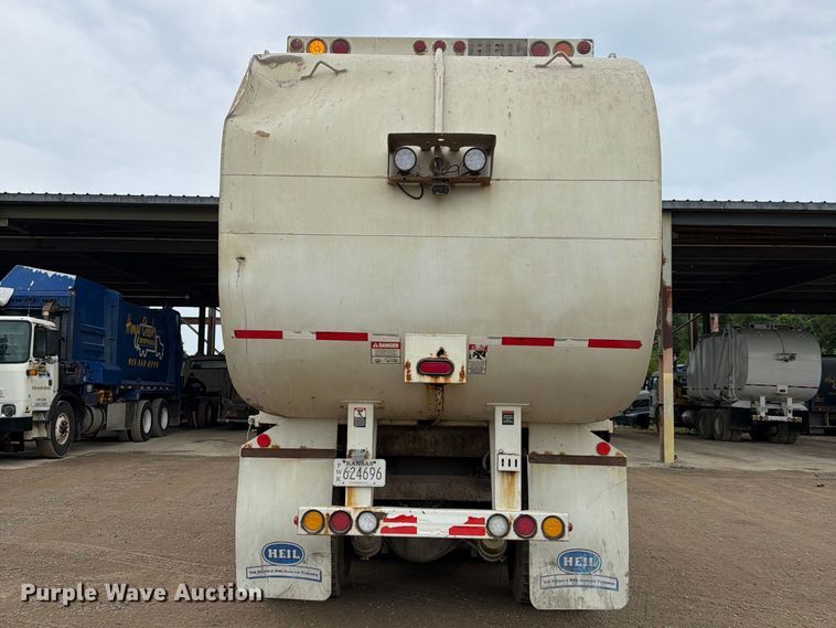 image for item FH6344 2014 Peterbilt 320 refuse truck