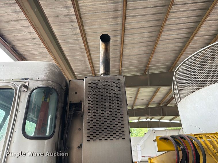 image for item FH6344 2014 Peterbilt 320 refuse truck