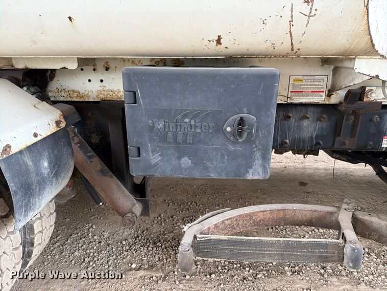 image for item FH6344 2014 Peterbilt 320 refuse truck