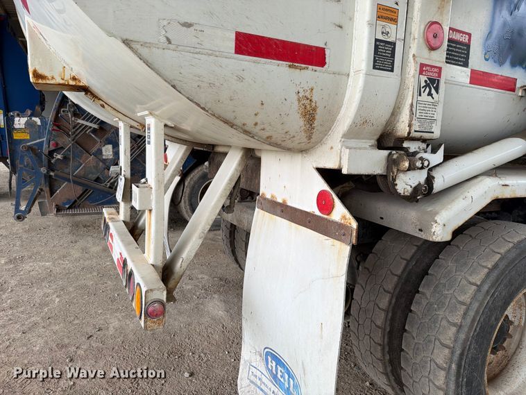 image for item FH6344 2014 Peterbilt 320 refuse truck