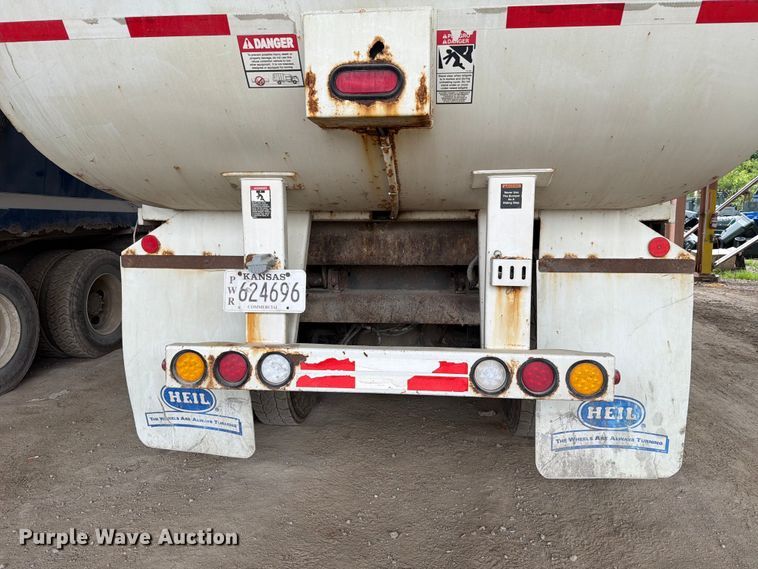image for item FH6344 2014 Peterbilt 320 refuse truck