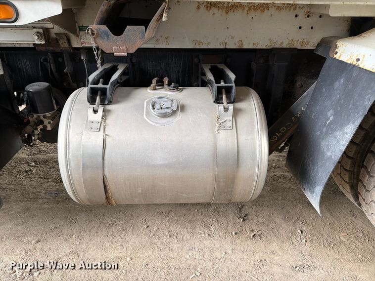 image for item FH6344 2014 Peterbilt 320 refuse truck