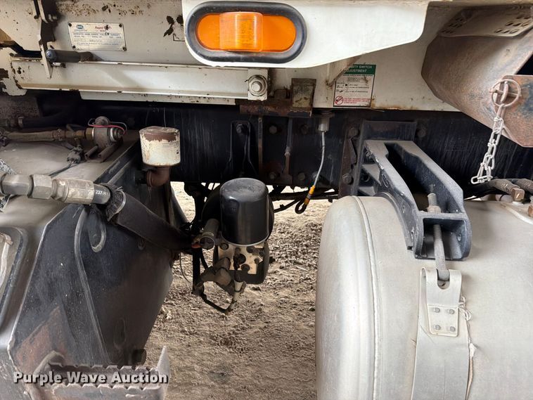 image for item FH6344 2014 Peterbilt 320 refuse truck
