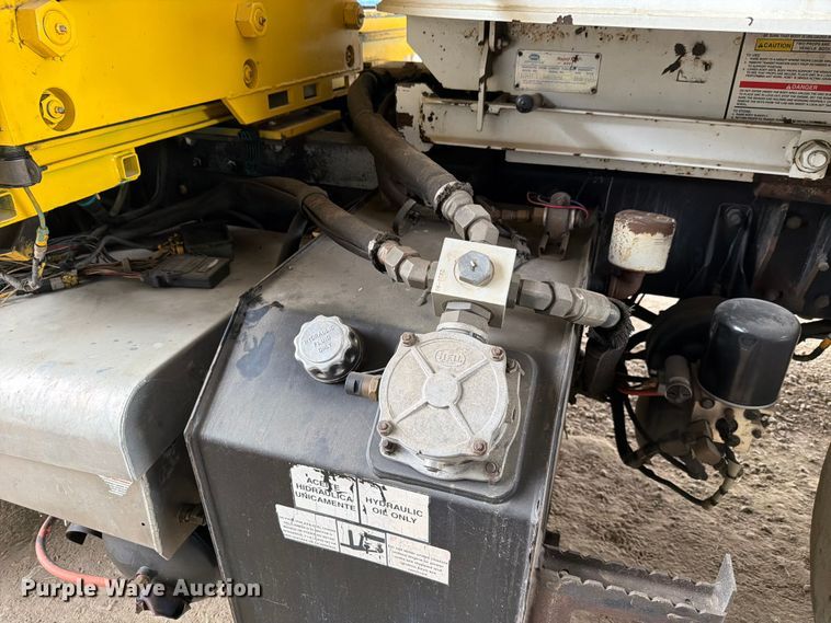 image for item FH6344 2014 Peterbilt 320 refuse truck