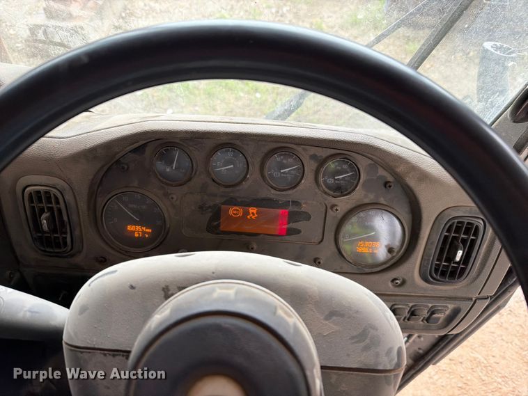 image for item FH6344 2014 Peterbilt 320 refuse truck
