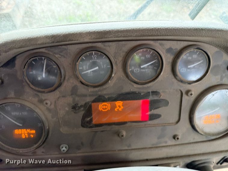 image for item FH6344 2014 Peterbilt 320 refuse truck