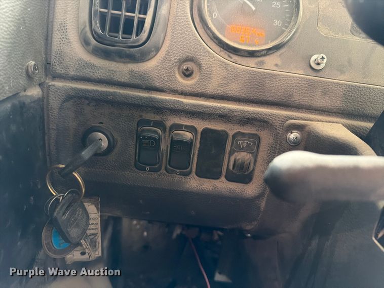 image for item FH6344 2014 Peterbilt 320 refuse truck