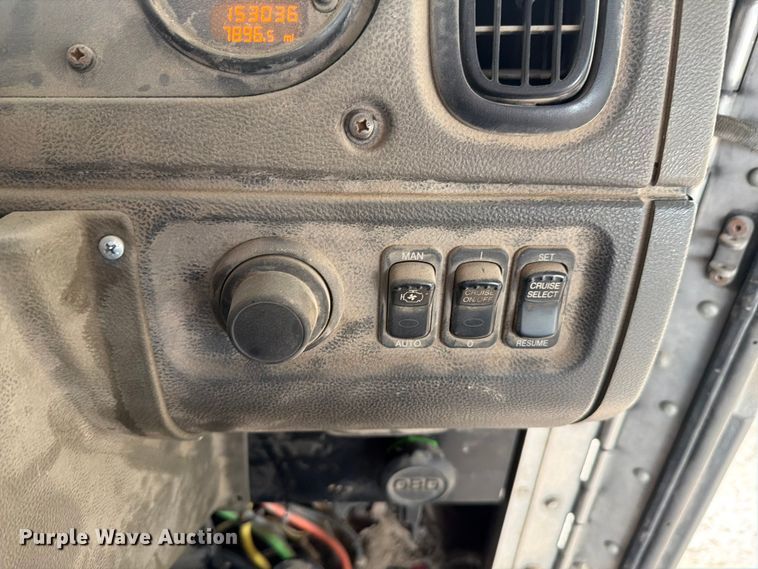 image for item FH6344 2014 Peterbilt 320 refuse truck