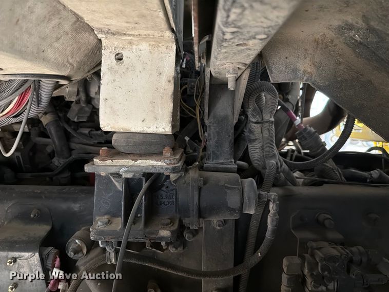 image for item FH6344 2014 Peterbilt 320 refuse truck