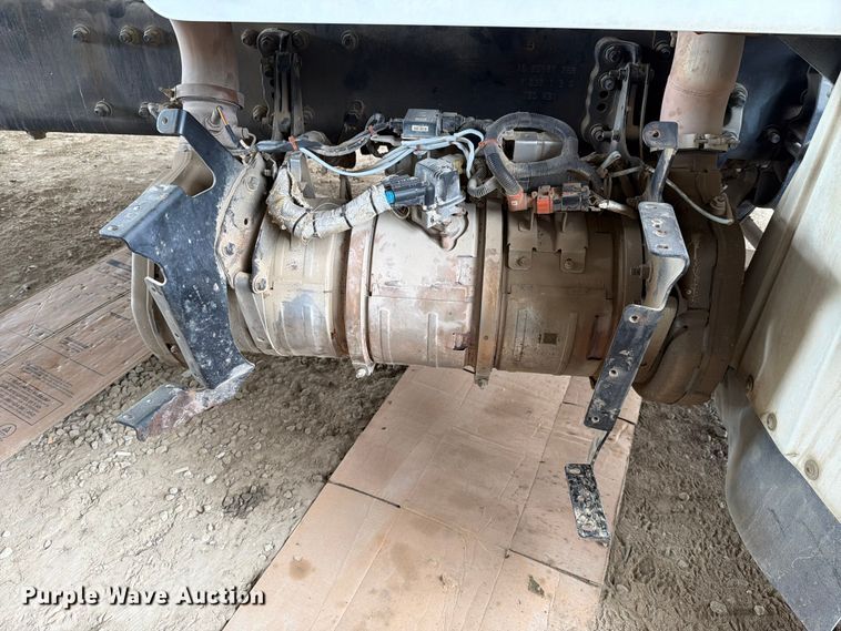 image for item FH6345 2022 Freightliner M2 106 truck cab and chassis