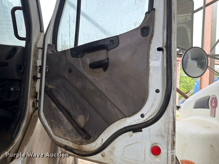 image for item FH6345 2022 Freightliner M2 106 truck cab and chassis