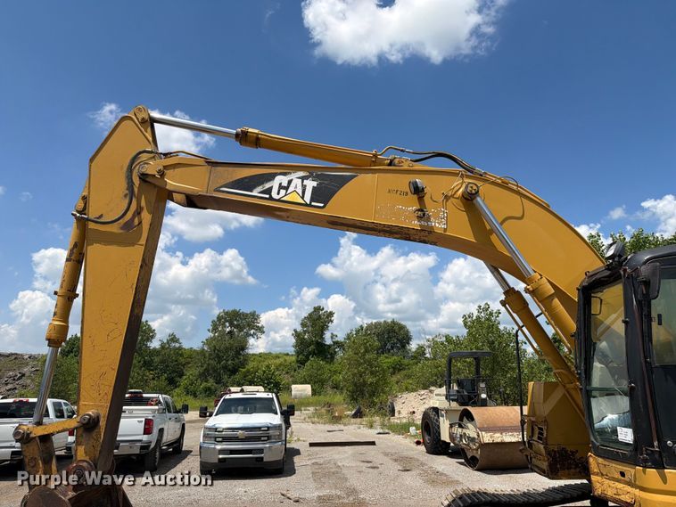 image for item FI0284 2004 Caterpillar 321C LCR excavator