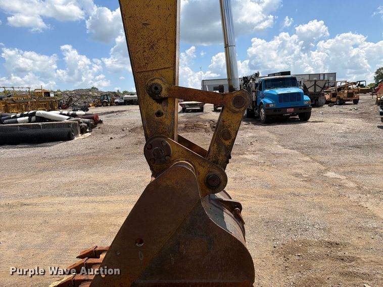 image for item FI0284 2004 Caterpillar 321C LCR excavator