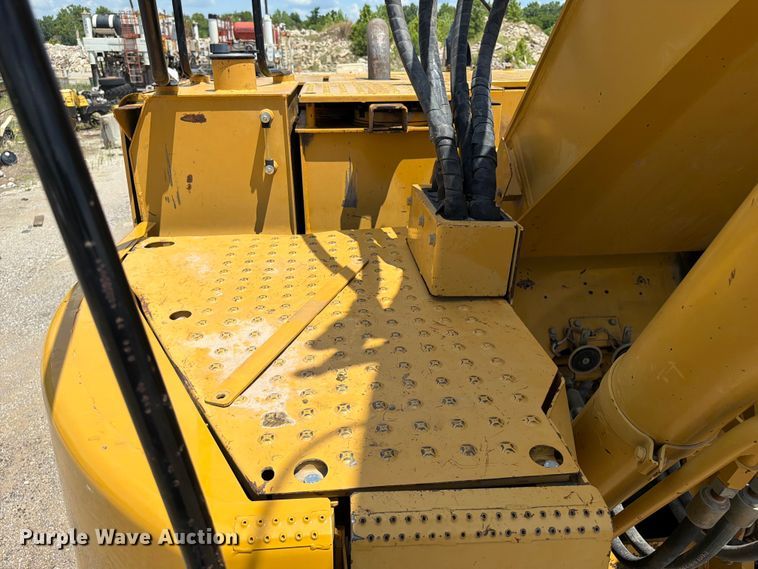 image for item FI0284 2004 Caterpillar 321C LCR excavator