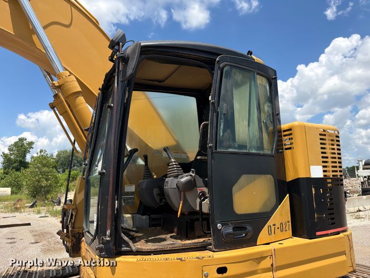 image for item FI0284 2004 Caterpillar 321C LCR excavator