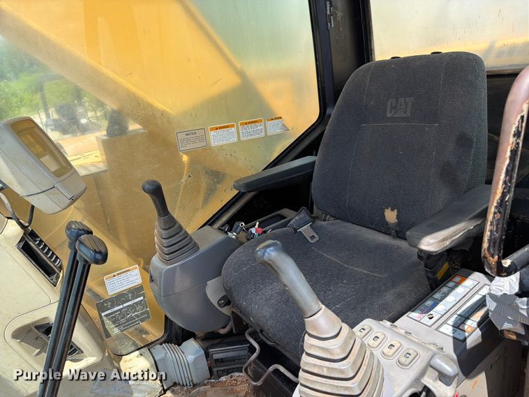 image for item FI0284 2004 Caterpillar 321C LCR excavator