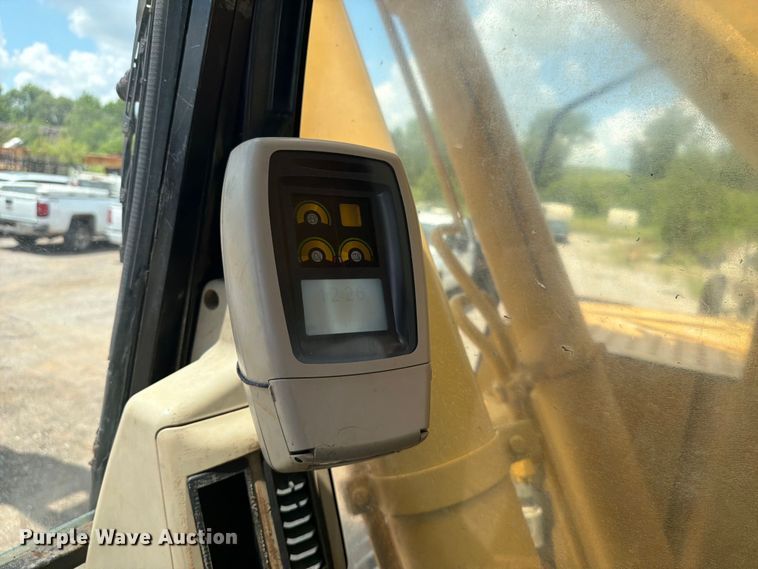 image for item FI0284 2004 Caterpillar 321C LCR excavator
