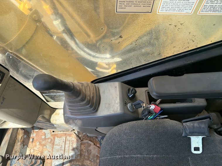 image for item FI0284 2004 Caterpillar 321C LCR excavator