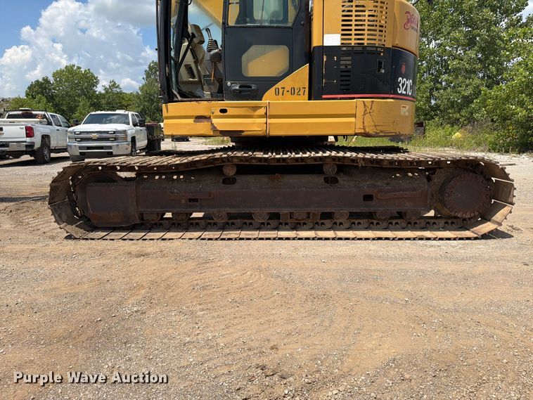 image for item FI0284 2004 Caterpillar 321C LCR excavator