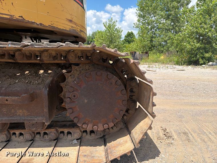 image for item FI0284 2004 Caterpillar 321C LCR excavator