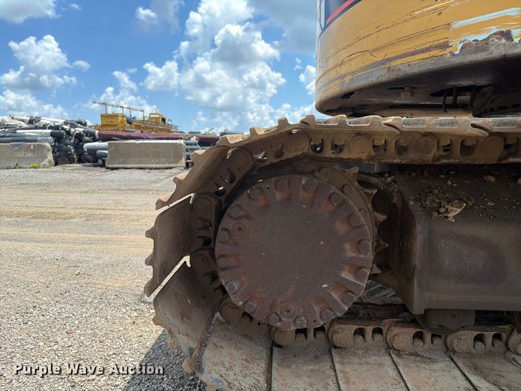 image for item FI0284 2004 Caterpillar 321C LCR excavator