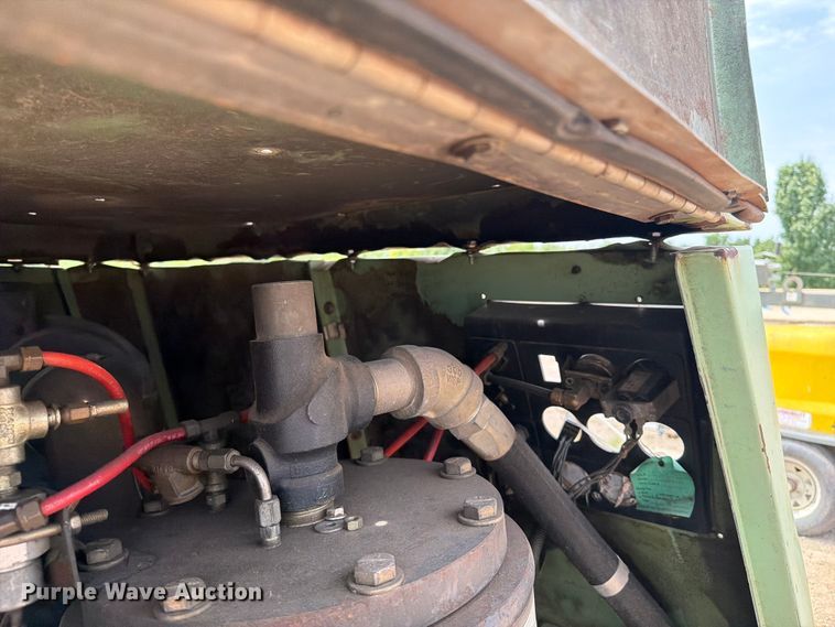 image for item FI0312 2005 Sullair 375 air compressor