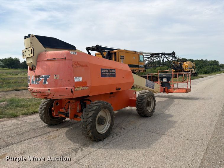 image for item FI0317 2011 JLG 600S boom lift