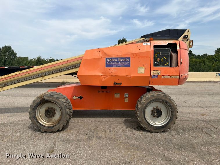 image for item FI0317 2011 JLG 600S boom lift