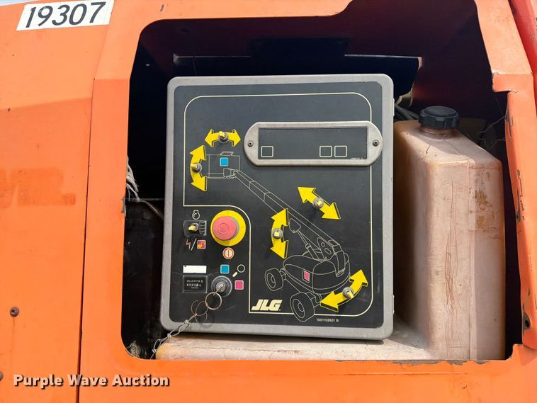 image for item FI0317 2011 JLG 600S boom lift