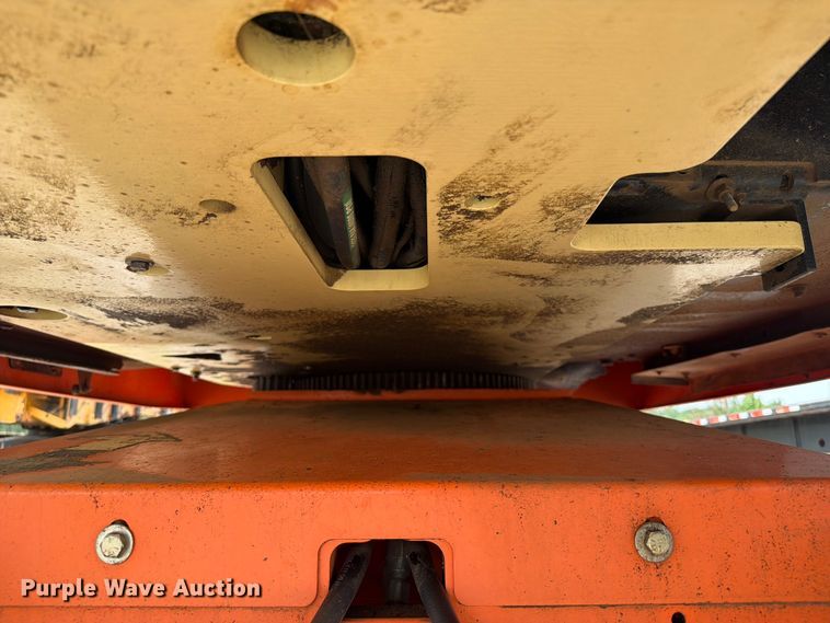 image for item FI0317 2011 JLG 600S boom lift