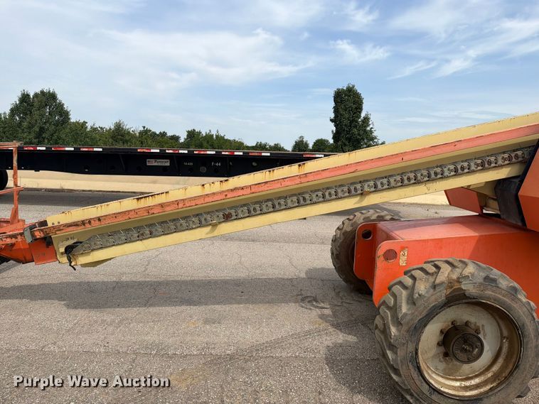 image for item FI0317 2011 JLG 600S boom lift