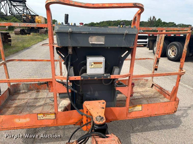 image for item FI0317 2011 JLG 600S boom lift