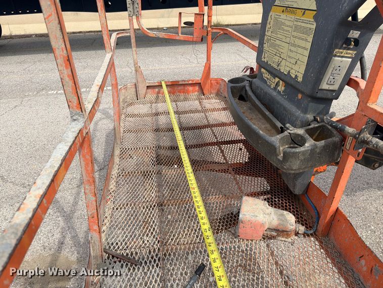 image for item FI0317 2011 JLG 600S boom lift