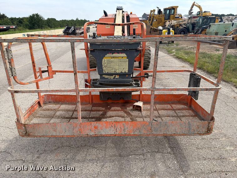 image for item FI0317 2011 JLG 600S boom lift