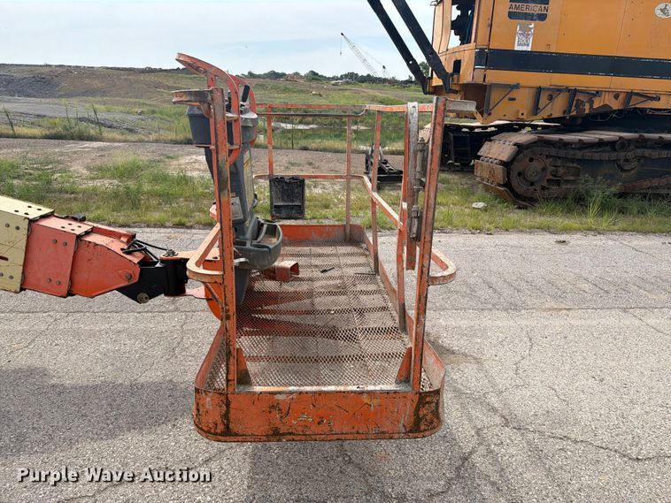 image for item FI0317 2011 JLG 600S boom lift