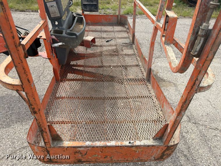 image for item FI0317 2011 JLG 600S boom lift