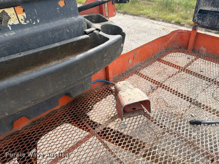 image for item FI0317 2011 JLG 600S boom lift