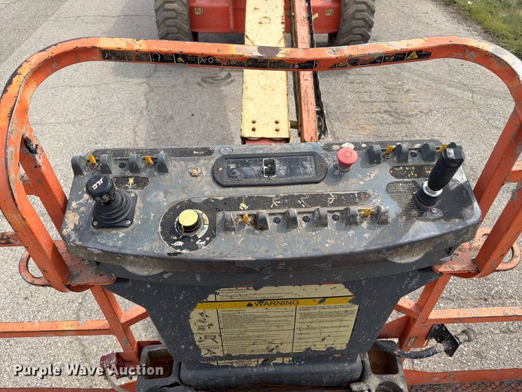image for item FI0317 2011 JLG 600S boom lift