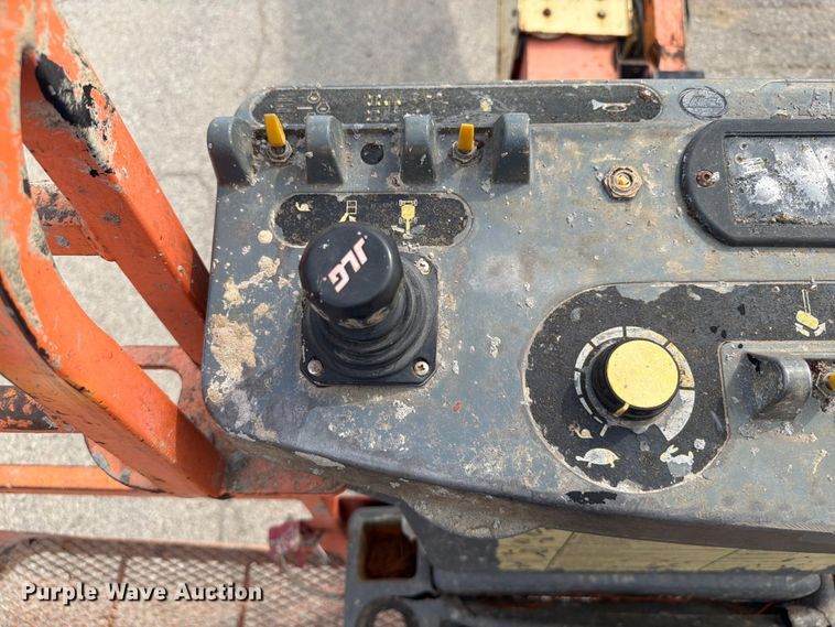 image for item FI0317 2011 JLG 600S boom lift