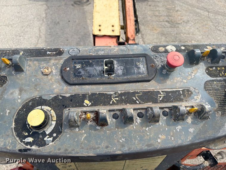 image for item FI0317 2011 JLG 600S boom lift
